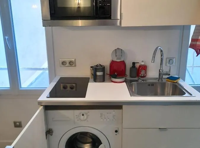 Studio Equipe Metro Abbesses A Montmartre Apartment Paris