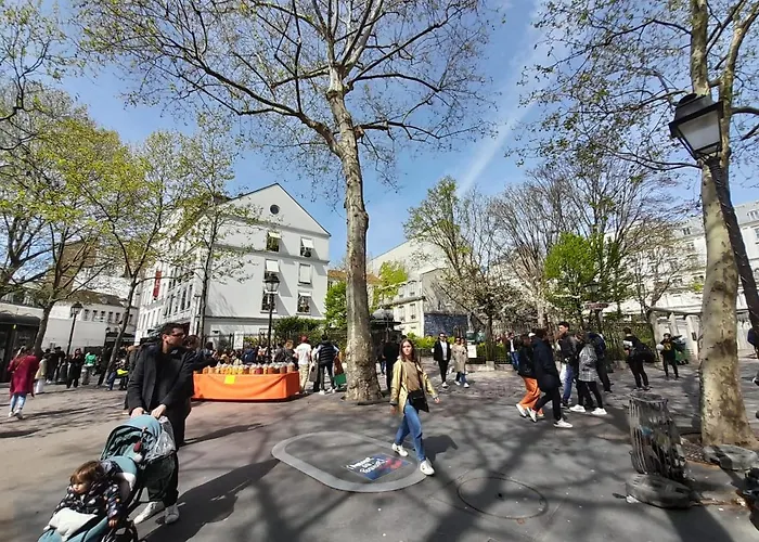 Studio Equipe Metro Abbesses A Montmartre