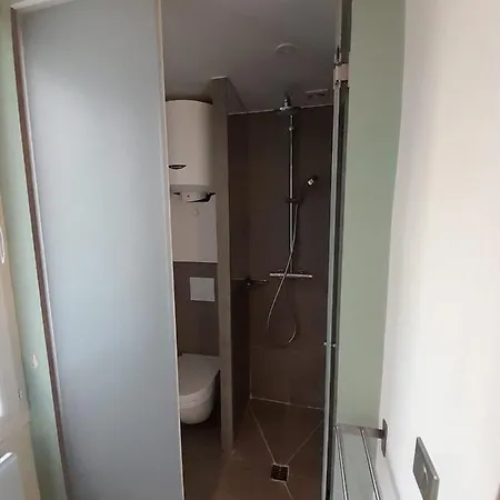 Studio équipé Métro Abbesses à Montmartre *