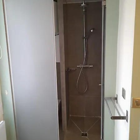 Studio équipé Métro Abbesses à Montmartre Apartamento *