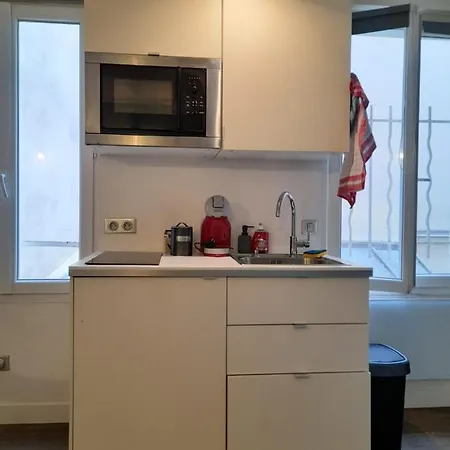 Studio équipé Métro Abbesses à Montmartre Apartamento París