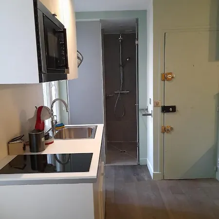 Studio équipé Métro Abbesses à Montmartre Apartamento París