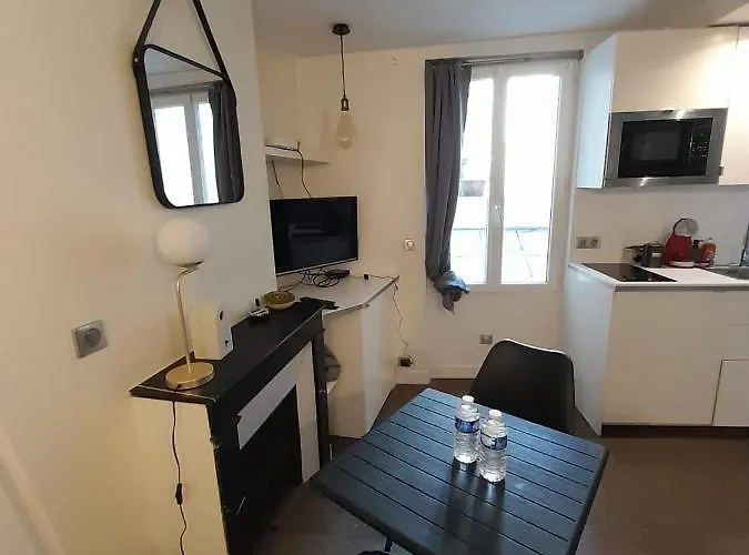 Studio Equipe Metro Abbesses A Montmartre 아파트 *